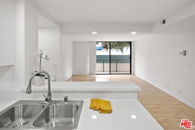 10535 Wilshire Boulevard, Los Angeles CA: https://media.crmls.org/mediaz/0fe0d1b4-acdb-444f-83c4-1b1d76ace19e.jpg