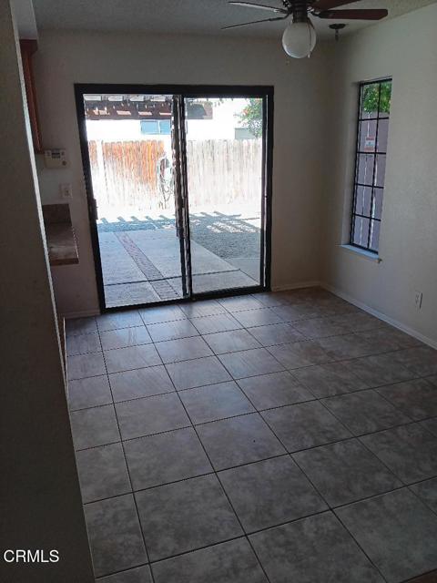 Detail Gallery Image 5 of 19 For 4552 Ridgewood Ct, Palmdale,  CA 93552 - 3 Beds | 2 Baths