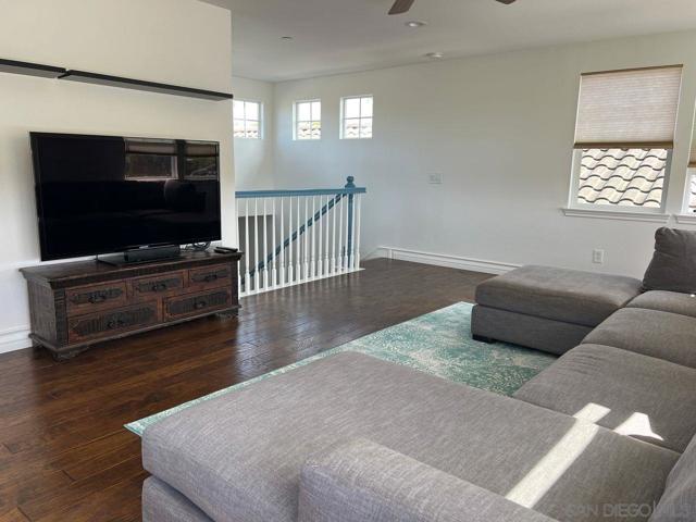 517 N Cedros, Solana Beach CA: https://media.crmls.org/mediaz/0fe1233b-7fed-441b-a69e-235c19c1e40e.jpg