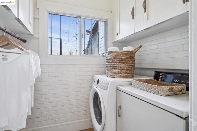 1408 E 15Th St, Oakland CA: https://media.crmls.org/mediaz/0fe12c25-fdd2-489c-8fd7-dca2f3e1f80c.jpg