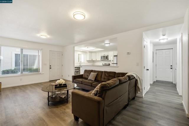 2593 El Portal Dr., San Pablo CA: https://media.crmls.org/mediaz/0fe26564-5df6-4d91-83f4-682459cbec1d.jpg