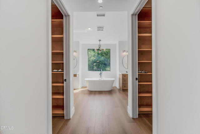 265 W Kelly Road, Thousand Oaks CA: https://media.crmls.org/mediaz/0fe293b9-6549-4425-9c57-79503bda03aa.jpg