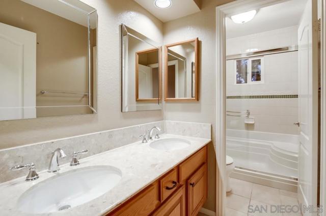 14442 Ranch Trail Drive, El Cajon CA: https://media.crmls.org/mediaz/0fe308ea-369c-4a06-b1da-11692331517b.jpg