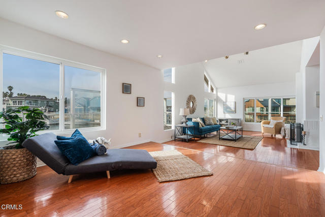 Detail Gallery Image 8 of 50 For 2221 Kingsbridge Ln, Oxnard,  CA 93035 - 3 Beds | 3 Baths