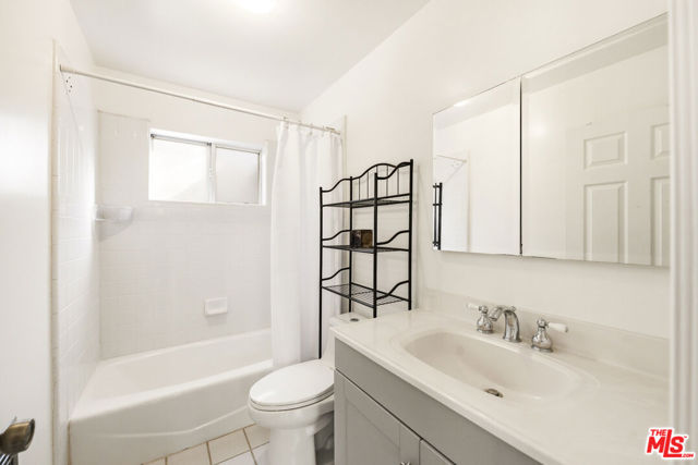 1675 Happy Trail, Topanga CA: https://media.crmls.org/mediaz/0fe347ef-dea0-4ffc-bfe3-6ad6c3455e0a.jpg