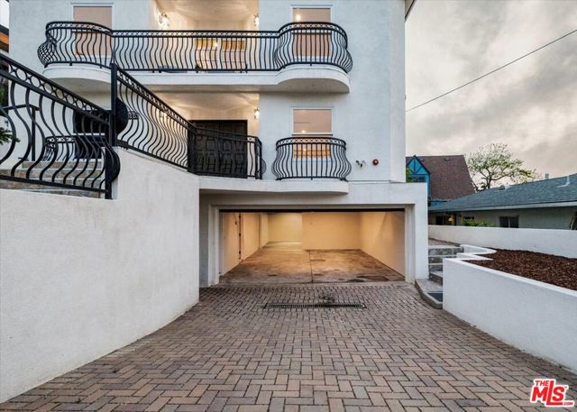 2348 Baxter Street, Los Angeles CA: https://media.crmls.org/mediaz/0fe3bf37-2bf1-450b-abac-268ffedab630.jpg