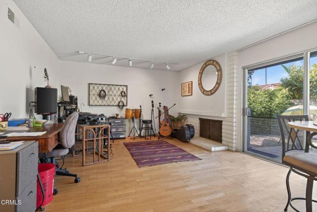 2833 Sailor Avenue, Ventura CA: https://media.crmls.org/mediaz/0fe46063-aa09-4866-bac1-eb1a786fd2df.jpg