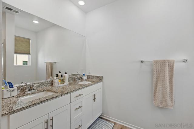 Image 8 of 22 For 5405 Beach Bluff Ln  224