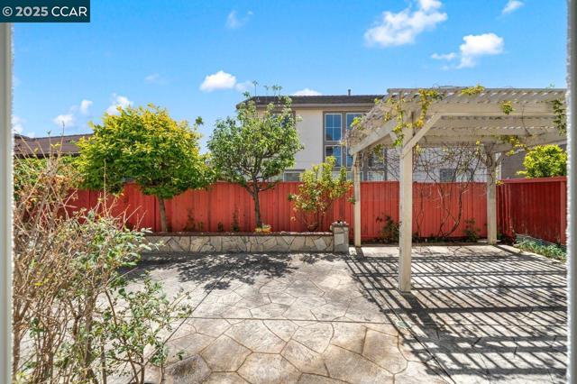 35970 Green Street, Union City CA: https://media.crmls.org/mediaz/0fe5558a-e3fe-4346-b97e-accb5304913e.jpg