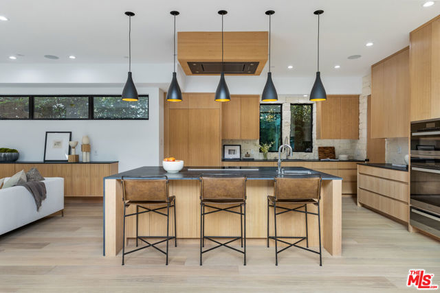 1011 Georgina Avenue, Santa Monica CA: https://media.crmls.org/mediaz/0fe58fcf-a5ec-425c-b758-01323c5058a4.jpg