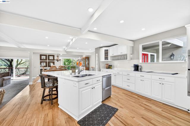 10700 Foothill Rd, Sunol CA: https://media.crmls.org/mediaz/0fe5adb3-38eb-47fd-a3d3-da21650f3630.jpg