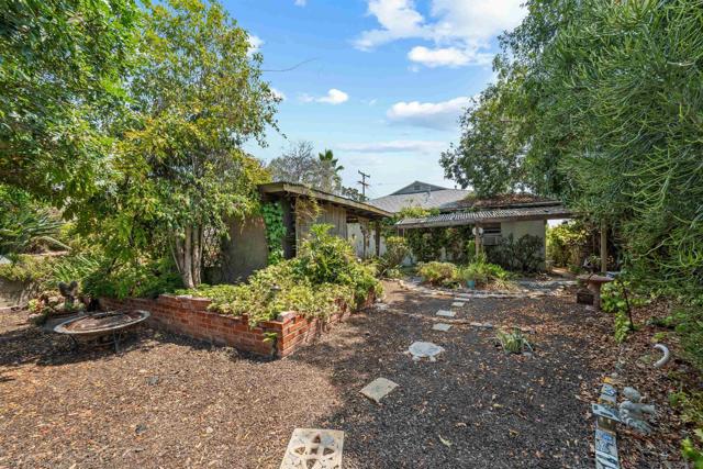 8706 Delta St, La Mesa CA: https://media.crmls.org/mediaz/0fe5be37-fa6a-477a-a96a-fd6d3be39bde.jpg