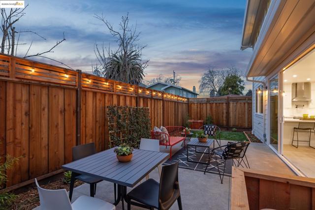 2312 Eighth St, Berkeley CA: https://media.crmls.org/mediaz/0fe5f7d6-5f82-4ed1-bb7c-7c2d010ecf31.jpg