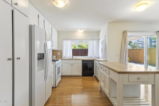 552 Cayo Grande Court, Newbury Park CA: https://media.crmls.org/mediaz/0fe60656-2e2c-4870-8a1a-d1dd87de1888.jpg