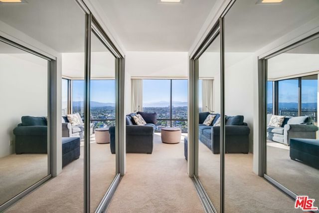 4316 Marina City Drive, Marina del Rey CA: https://media.crmls.org/mediaz/0fe6506e-b369-4faf-a0f0-da877d95af7a.jpg