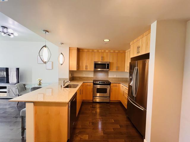 38 N Almaden Blvd, San Jose CA: https://media.crmls.org/mediaz/0fe674cb-84f4-49e2-a219-a710500e6e6b.jpg