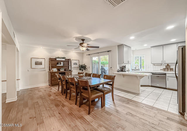 2514 Glenhurst Court, Simi Valley CA: https://media.crmls.org/mediaz/0fe73551-8d0b-4130-a470-e35942d65371.jpg