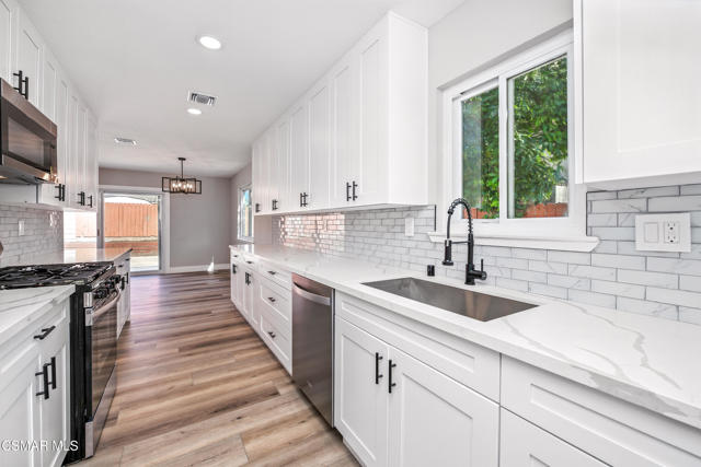 1088 Durkin Street, Camarillo CA: https://media.crmls.org/mediaz/0fe74753-c5dd-4633-9a19-44343f6f6e7b.jpg