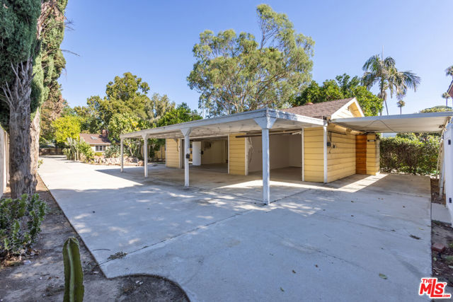 7225 Forbes Avenue, Lake Balboa CA: https://media.crmls.org/mediaz/0fe78ddd-0a8f-44a1-8123-d9bac202e556.jpg