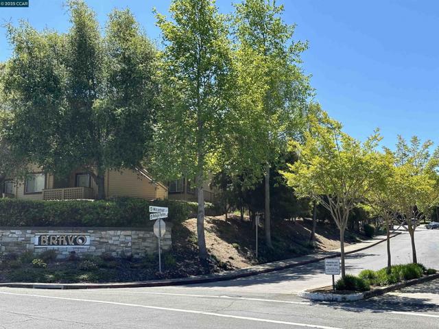 161 Tuscany Ct, Hercules CA: https://media.crmls.org/mediaz/0fe79ac0-bc95-46e0-b1df-b94749822794.jpg