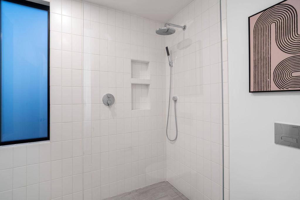 https://media.crmls.org/mediaz/0fe79d8c-906d-4a4a-9fae-47e3f6152286.jpg?preset=X-Large