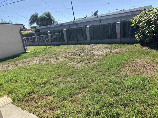 742 Jefferson Avenue, Chula Vista CA: https://media.crmls.org/mediaz/0fe81384-fa92-4e02-97bf-fc951875aa7b.jpg