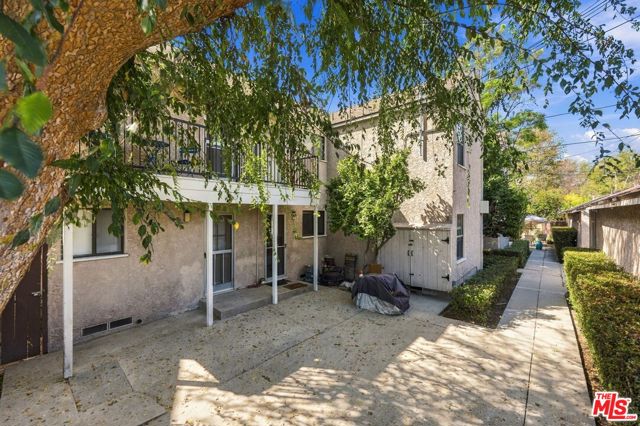 11747 Moorpark Street photo 9