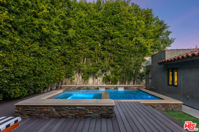 338 Westbourne Drive, West Hollywood CA: https://media.crmls.org/mediaz/0fe85e86-20ff-4dbb-acec-2f2500eaefc5.jpg
