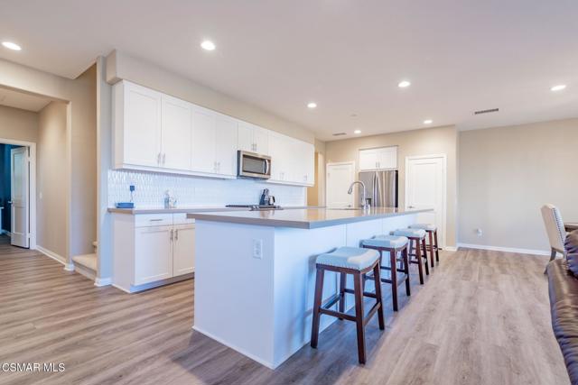 263 Morro Way, Simi Valley CA: https://media.crmls.org/mediaz/0fe8a4d8-2d20-4b12-a012-3bd50b4277ee.jpg