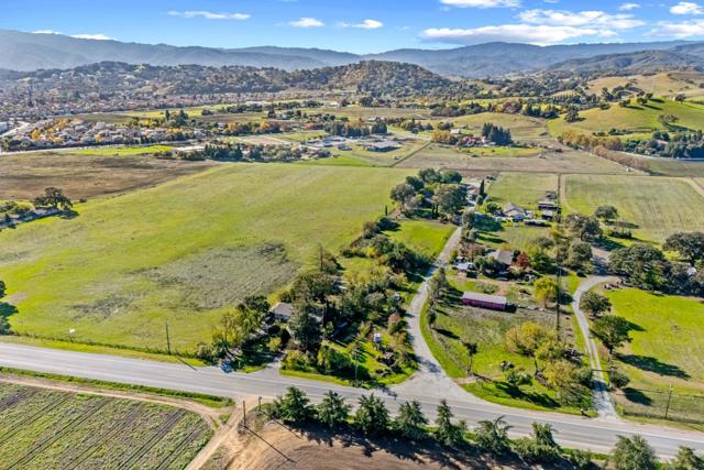 10395 Santa Teresa Boulevard, Gilroy CA: https://media.crmls.org/mediaz/0fe8b2fb-d2a0-4ef8-976b-18dbcc44e346.jpg