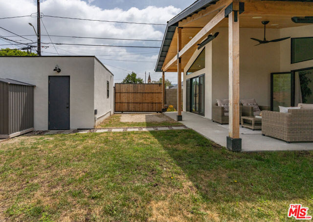 712 N Keystone Street, Burbank CA: https://media.crmls.org/mediaz/0fe8e920-2d0d-48c5-bfd7-bb14e1a5fb1d.jpg