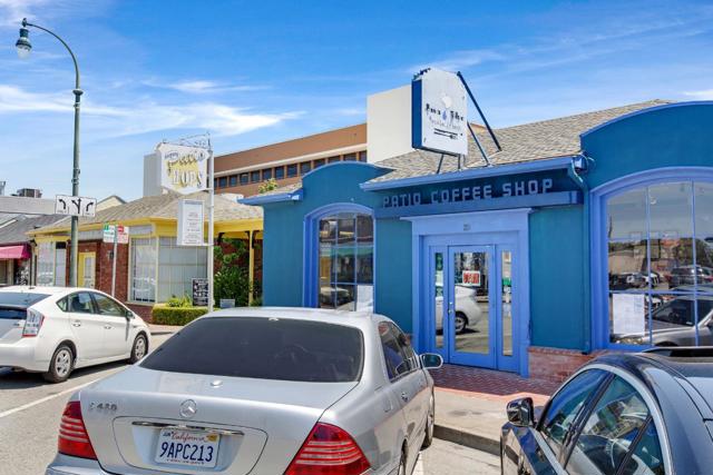 114 24th Avenue, San Mateo CA: https://media.crmls.org/mediaz/0fe91ca9-7a8d-4901-bf27-48f8c511eb8a.jpg