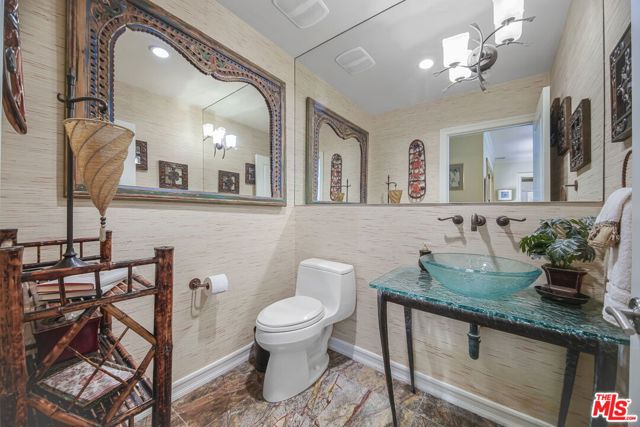 2660 Carman Crest Drive, Los Angeles CA: https://media.crmls.org/mediaz/0fe93983-70a5-49b5-9399-00ba70d53275.jpg