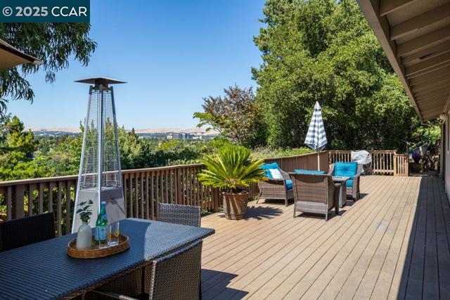 2554 Mockingbird Hill Rd, Walnut Creek CA: https://media.crmls.org/mediaz/0fe9986b-6bef-4c14-a8c6-bada1a4df05c.jpg