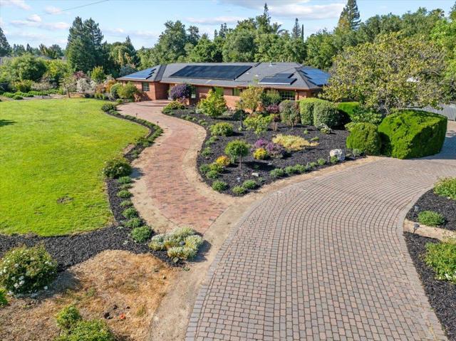 20811 Norada Court, Saratoga CA: https://media.crmls.org/mediaz/0fe9d2ef-884b-4020-affc-37c71a9157d9.jpg