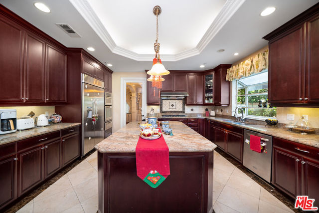1036 Louise Avenue, Arcadia CA: https://media.crmls.org/mediaz/0fe9fb99-06e5-4d6f-88af-6ca9fac0c9a5.jpg