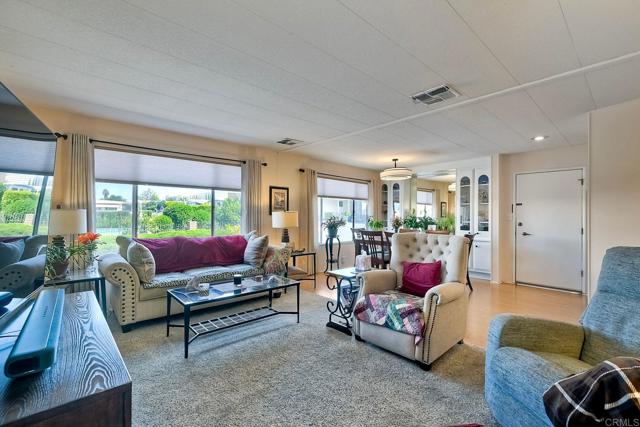 Detail Gallery Image 10 of 30 For 1010 E Bobier Dr #170,  Vista,  CA 92084 - 2 Beds | 2 Baths