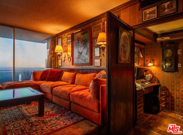 8787 Shoreham Drive, West Hollywood CA: https://media.crmls.org/mediaz/0feb9201-bca4-476f-889b-3e0e5f1ce57a.jpg