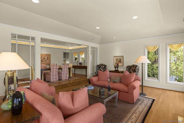 7207 Fairway Rd, La Jolla CA: https://media.crmls.org/mediaz/0feb97b3-eb8f-4729-bf8b-fbccfa3e2dfa.jpg