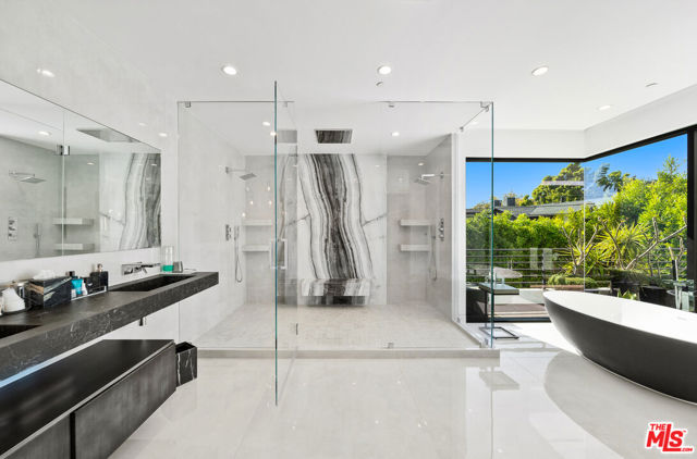 849 N Spaulding Avenue, Los Angeles CA: https://media.crmls.org/mediaz/0febf4e8-9db8-47ec-94dc-340a1c3da04d.jpg