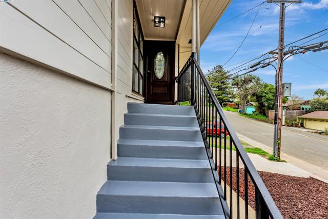 Image 3 of 35 For 158 Baxter St.