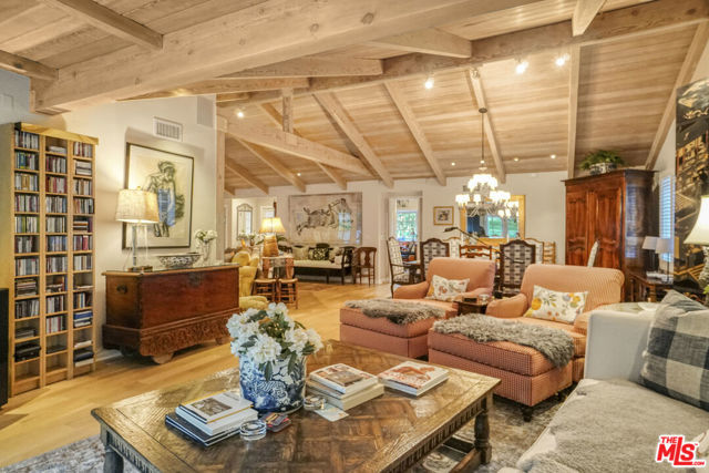 9420 Eden Drive, Beverly Hills CA: https://media.crmls.org/mediaz/0feda2d4-1f4d-40c9-9d48-5719f9156dae.jpg