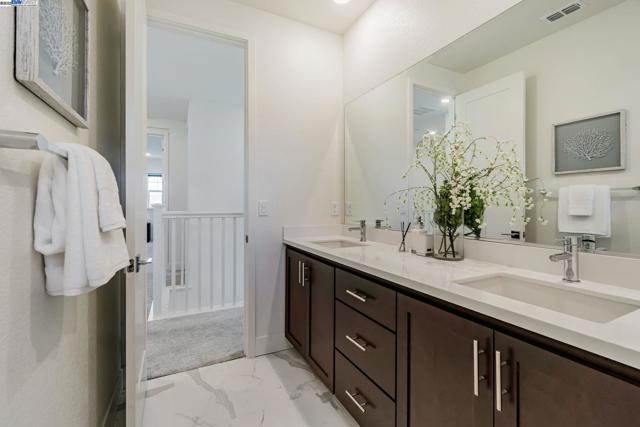 2002 Davoli Ct, San Ramon CA: https://media.crmls.org/mediaz/0fee024a-0291-4682-a92b-b41291df0773.jpg
