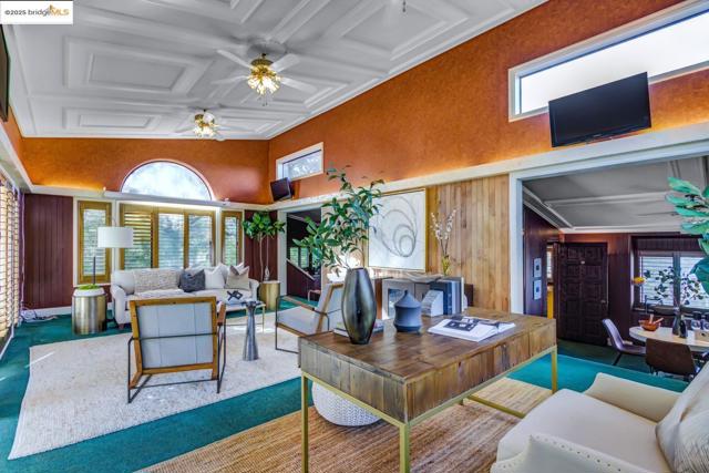 4146 Canyon Rd, Lafayette CA: https://media.crmls.org/mediaz/0fee8a56-7245-47c5-8c1e-c6a7ad4724e4.jpg