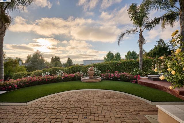 44506 Vista Grande Court, Fremont CA: https://media.crmls.org/mediaz/0feec52b-ffed-4a64-bc49-52d9fa066aaf.jpg