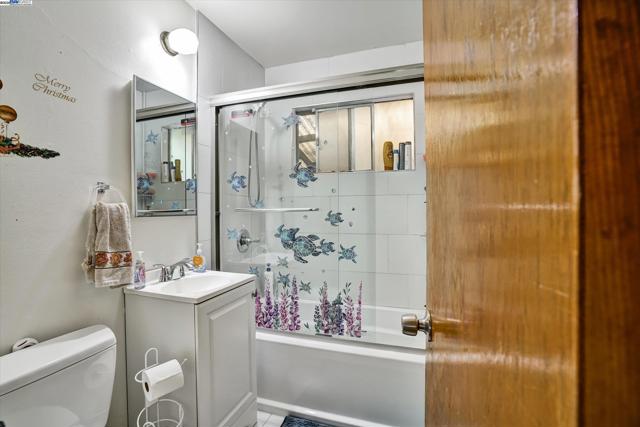 656 Berry Ave, Hayward CA: https://media.crmls.org/mediaz/0feee448-81db-4069-a95f-7395cababd8d.jpg