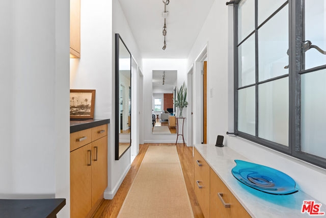 514 California Street, El Segundo CA: https://media.crmls.org/mediaz/0fef20aa-5a4b-4210-9070-a1ce135662d8.jpg