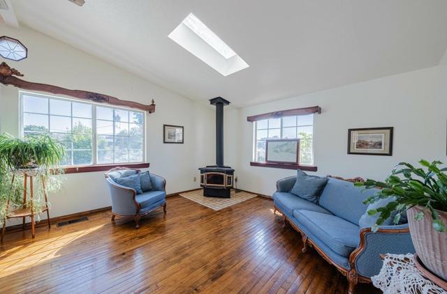 17945 Pesante Road, Salinas CA: https://media.crmls.org/mediaz/0fef4723-5231-46c5-b5fe-fc10bcc79856.jpg