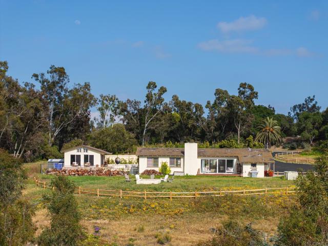5306 Linea Del Cielo, Rancho Santa Fe CA: https://media.crmls.org/mediaz/0fef86f5-318d-4e85-b19d-f98c307e1ab3.jpg