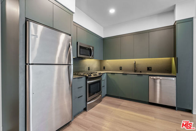 10601 Washington Boulevard, Culver City CA: https://media.crmls.org/mediaz/0fefa7f4-03c9-479a-aaed-e85e794836c7.jpg